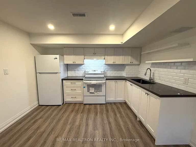 54 Chelliah Ct #LOWER — Photo 10