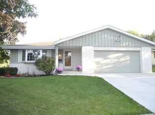 5204 Raven Dr, Greendale, WI 53129