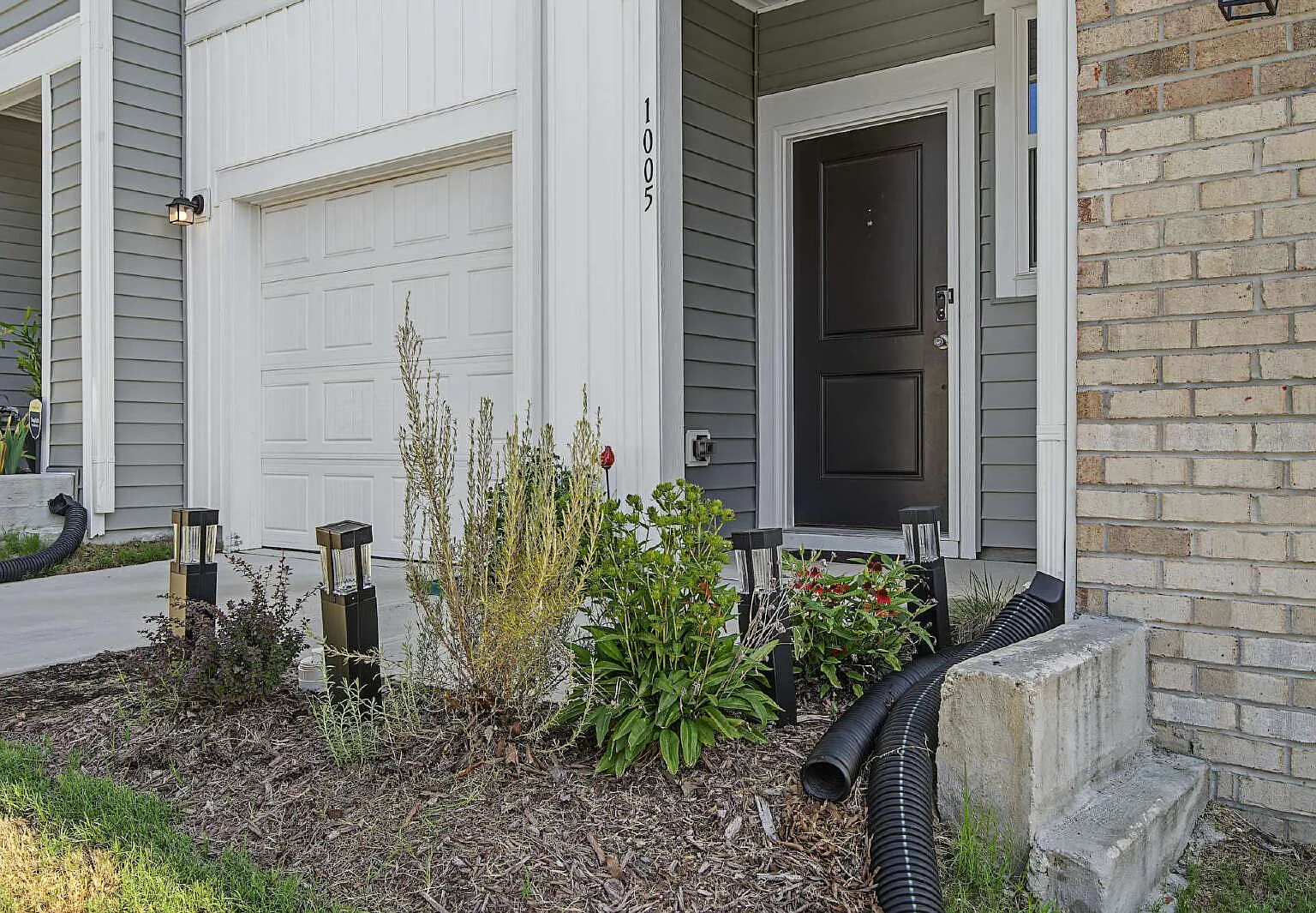 3 bed, 2.5 bath, 1386 sqft, $2,245 — Photo 3