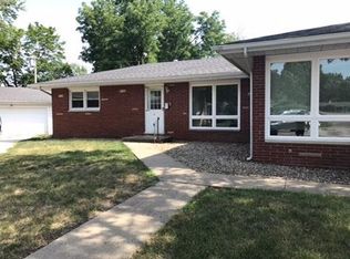 208 Diane Dr APT C, Chatham, IL 62629