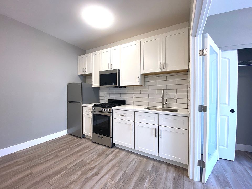 1st image of 2280 Pine St #204