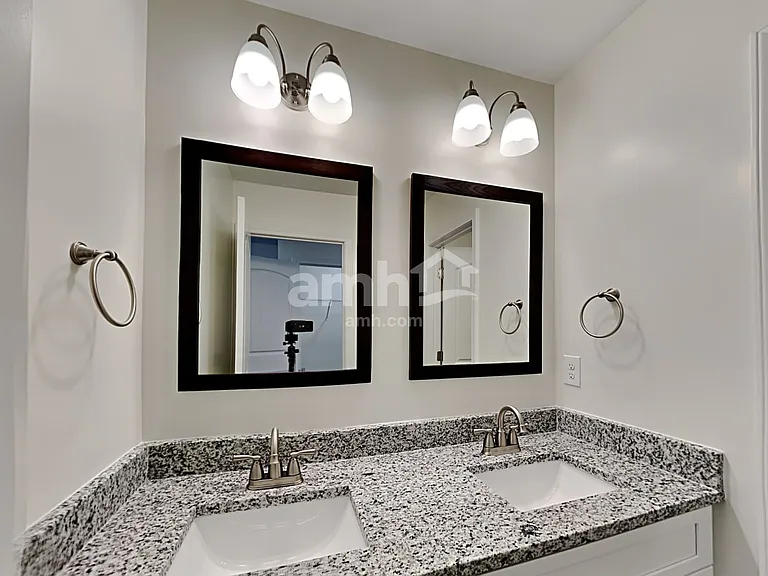 977 Grenier Ter — Photo 15