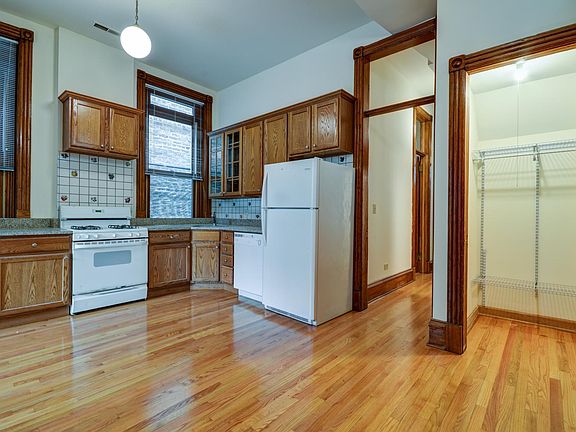 3rd image of 2247 N Lincoln Ave #2