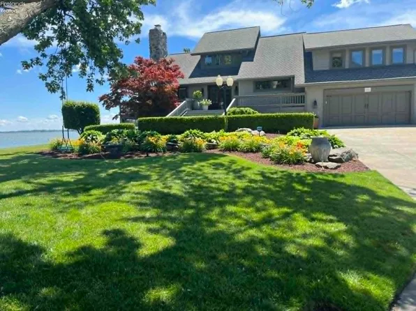 174 Sunset Dr, Sandusky, OH 44870