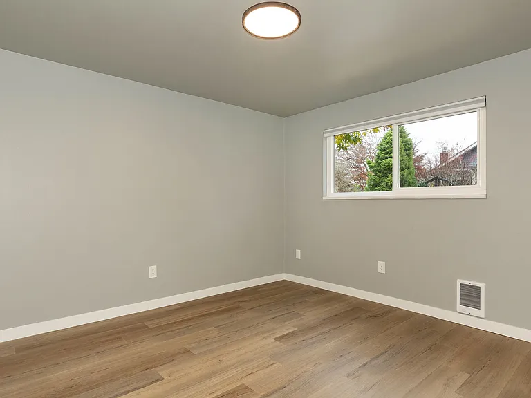 Eagle Court Apartments — Photo 9