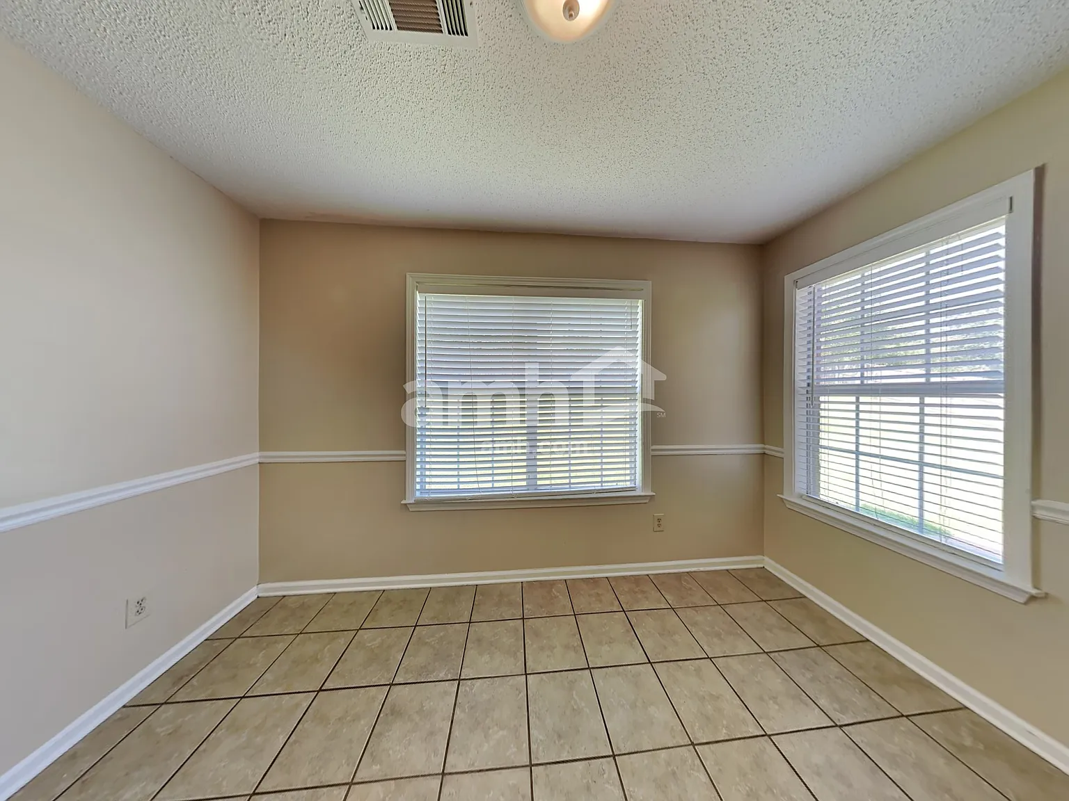 4 bed, 2.5 bath, 2180 sqft, $2,120 — Photo 4