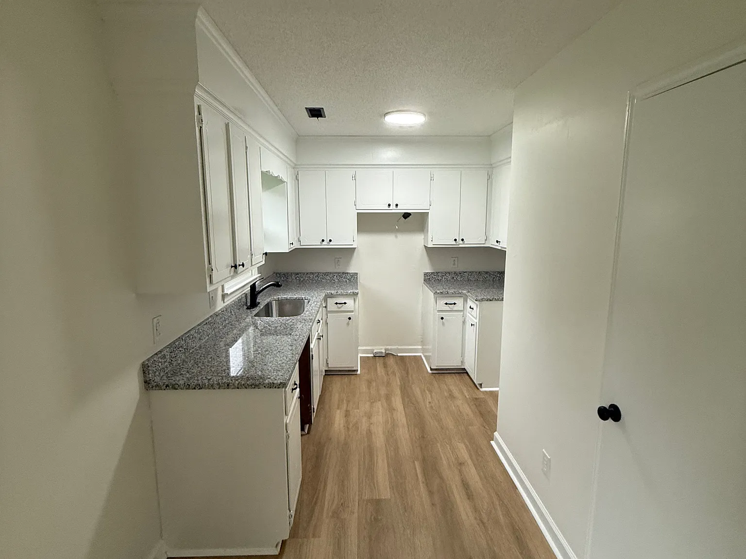 3 bed, 1075 sqft, $1,650 — Photo 3