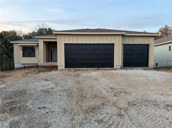 516 Skyview Ln, Liberty, MO 64068