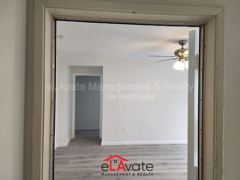 4122 Santa Rosalia Dr #B — Photo 2