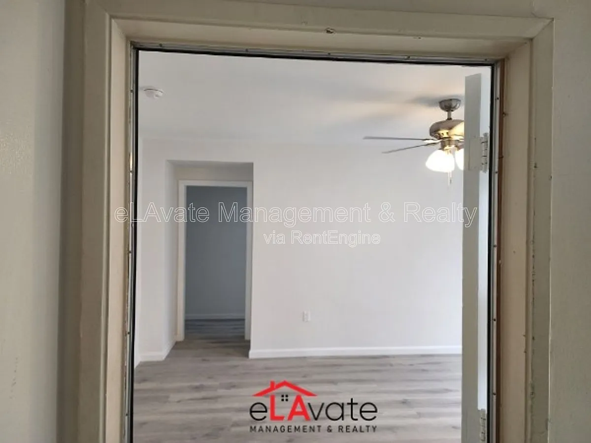 Building Photo - 4122 Santa Rosalia Dr #B