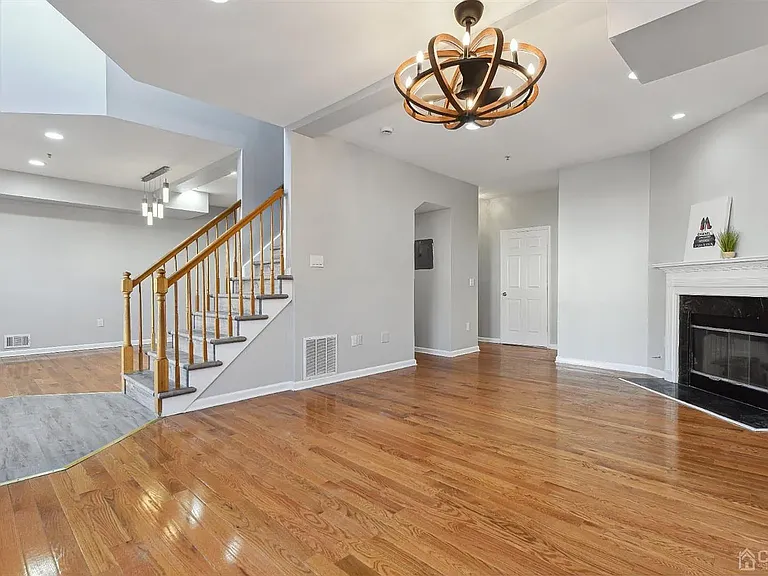 194 Pinelli Dr — Photo 5