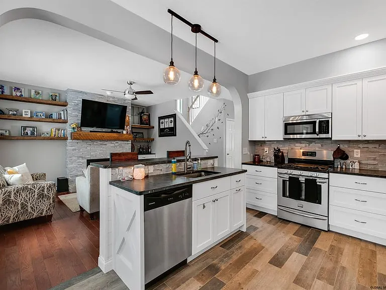 34 Thistle Dr — Photo 8