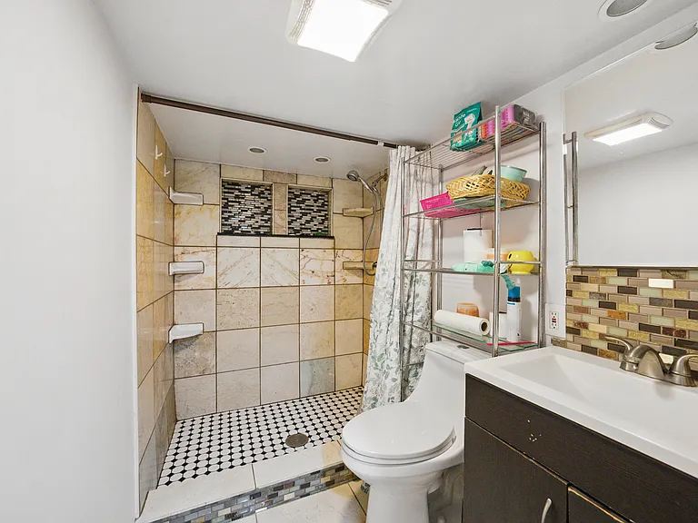 3302 Ward St — Photo 2