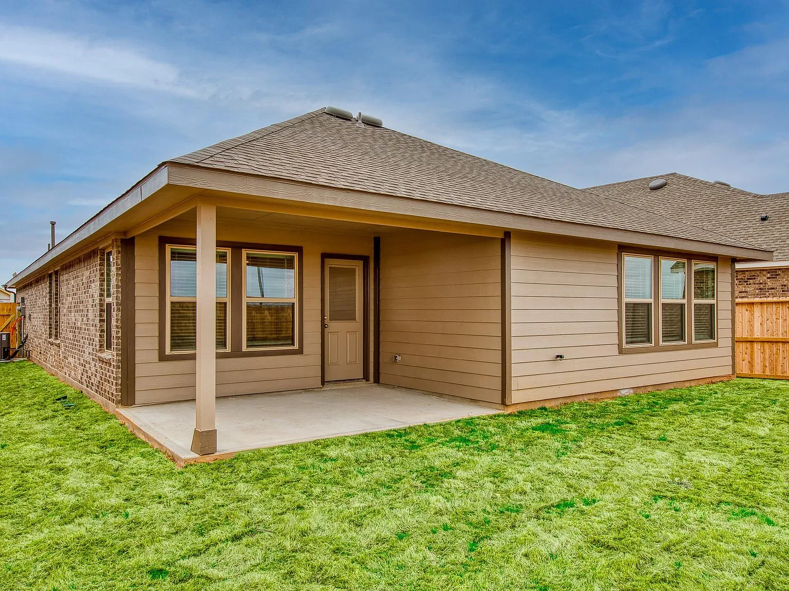 3 bed, 2.0 bath, 1873 sqft, $2,150 — Photo 4