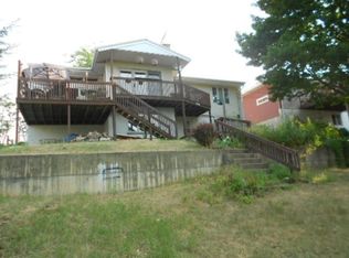 1122 W Pleasant St, Portage, WI 53901