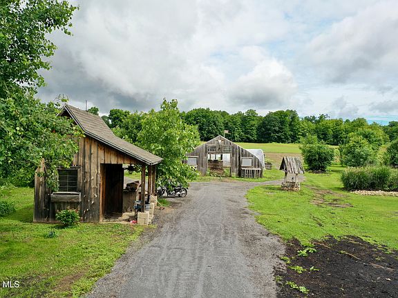 2nd image of 605 Plummer Road