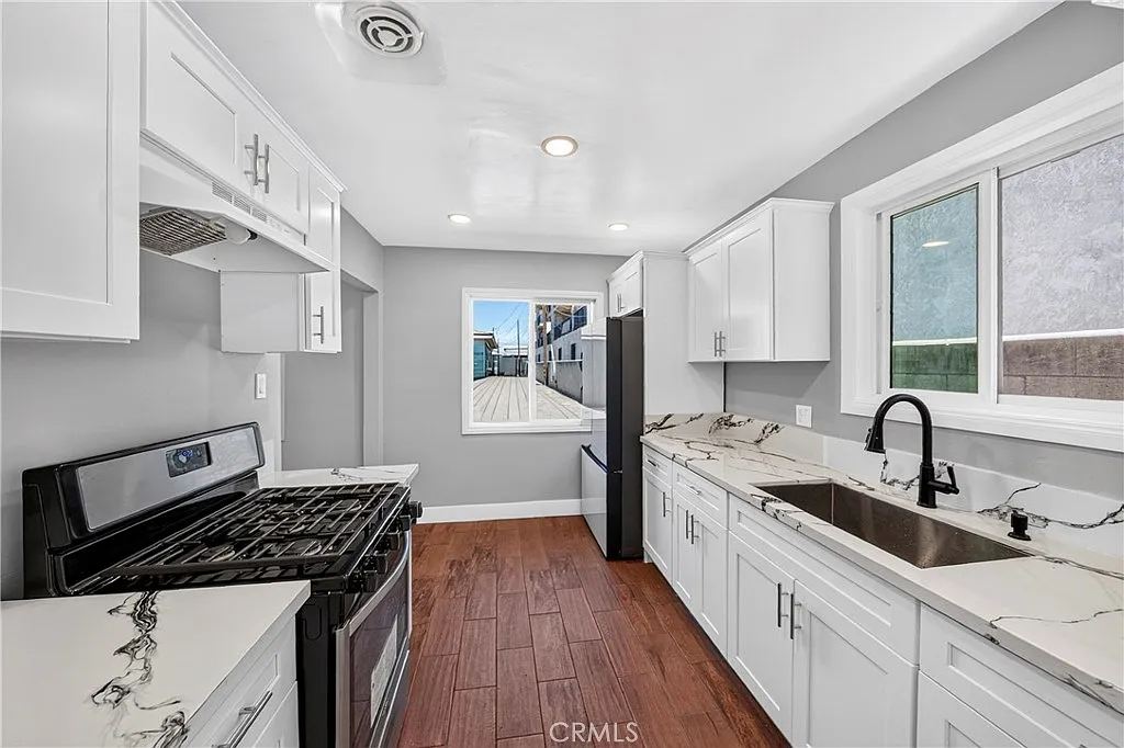 2 bed, 945 sqft, $3,000 — Photo 1