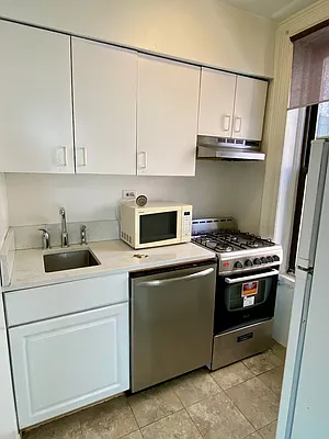 Rented by Green Line Realty | media 15
