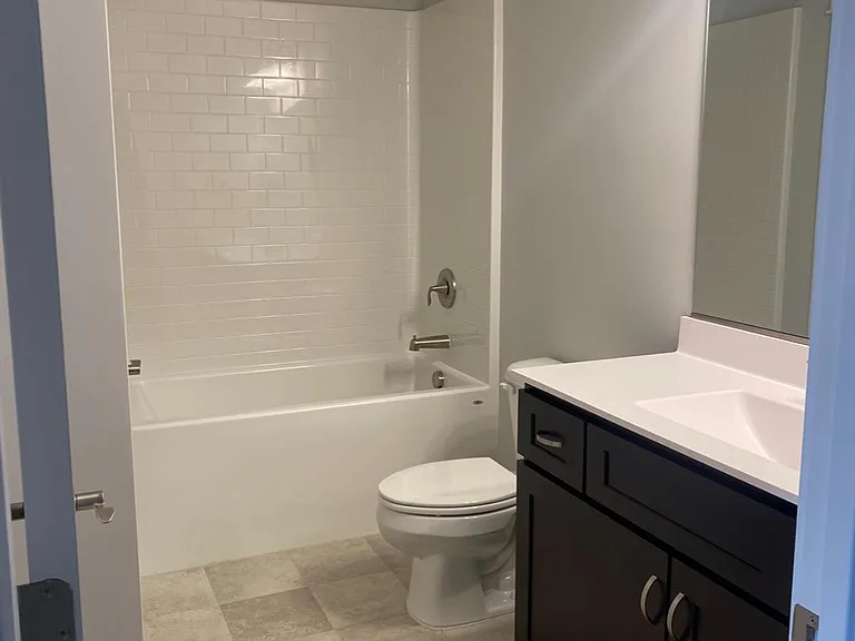 Full bathroom upstairs hallway
