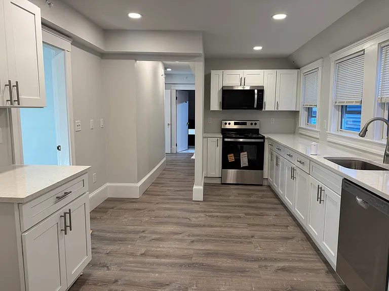 32 Everett St #1 — Photo 2
