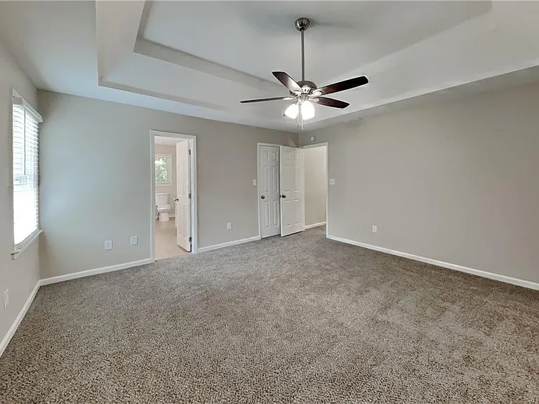 385 Deerwood Dr — Photo 9