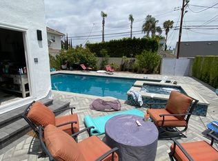 208 N Maple Dr, Beverly Hills, CA 90210
