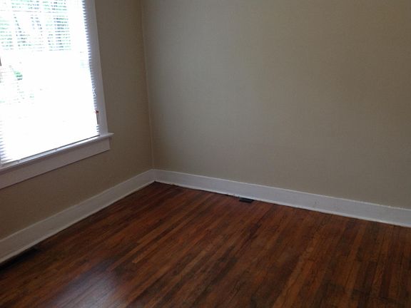Middle Bedroom