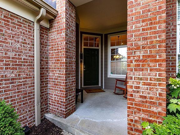 3rd image of 7181 White Oak Ct