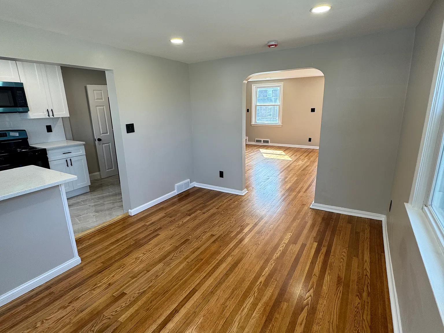 3 bed, 1116 sqft, $2,750 — Photo 3