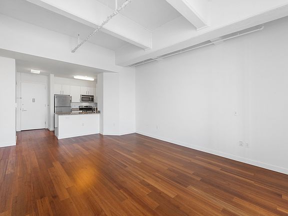 4th image of 184 Kent Ave #B516