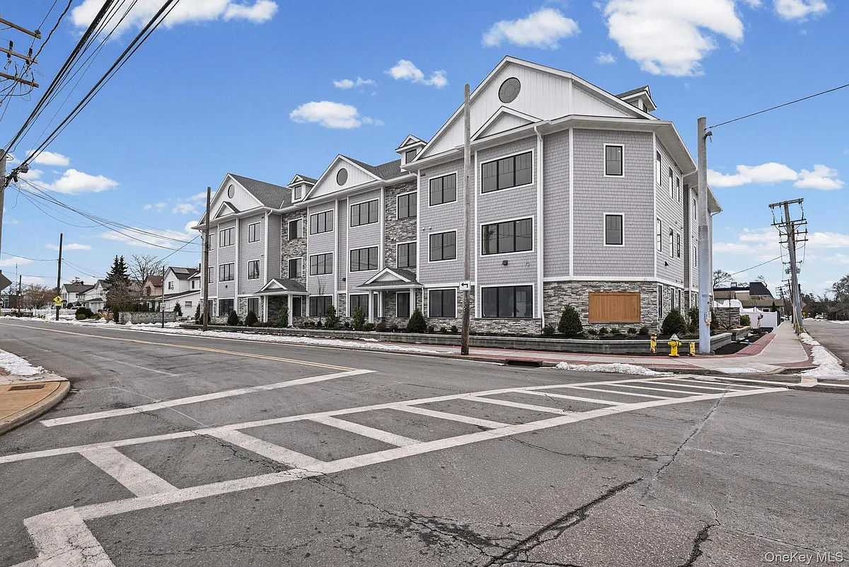 Building Photo - 80 Division St #3G