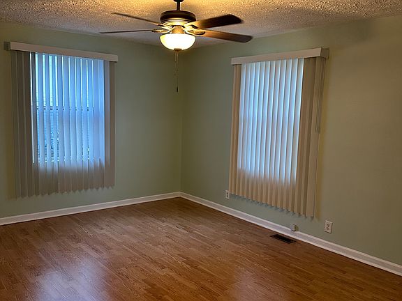 3rd image of 2046 Harold Ave