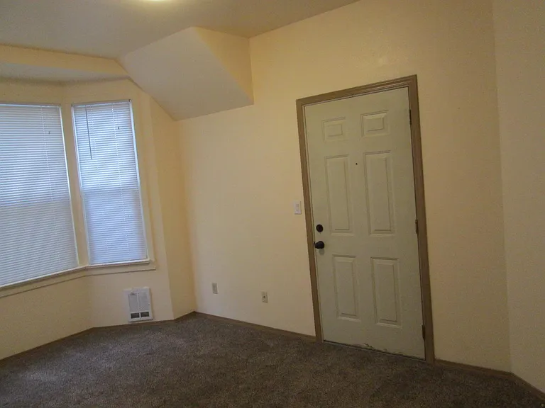 2415 Everett Ave #2 — Photo 9