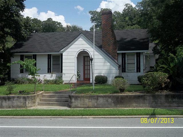 2nd image of 108 S Smith St