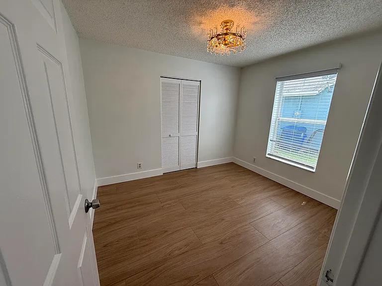 6249 Foster St — Photo 14