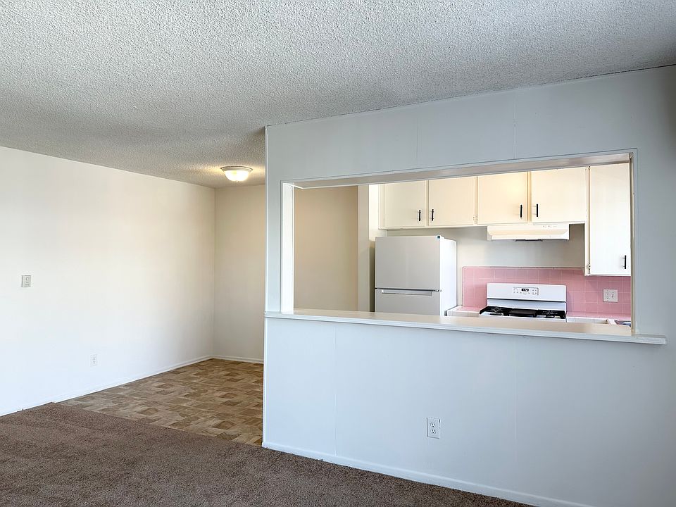 Breakfast bar area