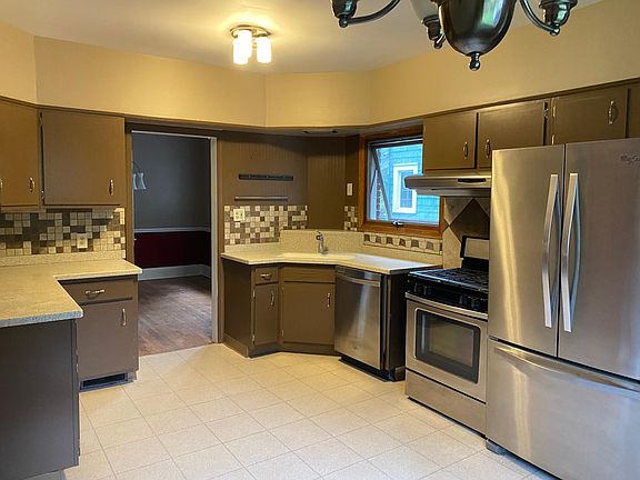 5th image of 2555 Whitelaw St
