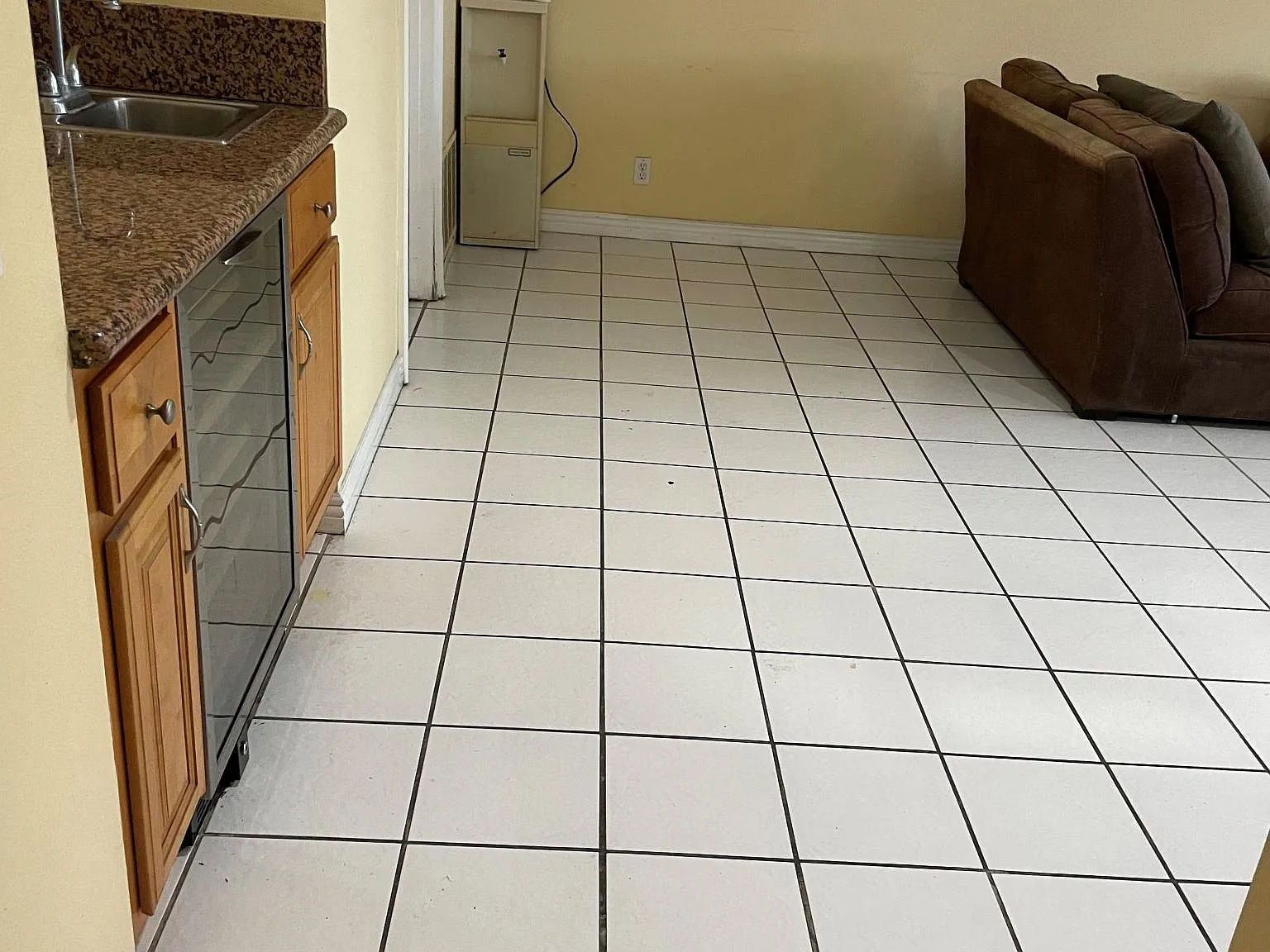 5 bed, 2.5 bath, 2925 sqft, $5,899 — Photo 3