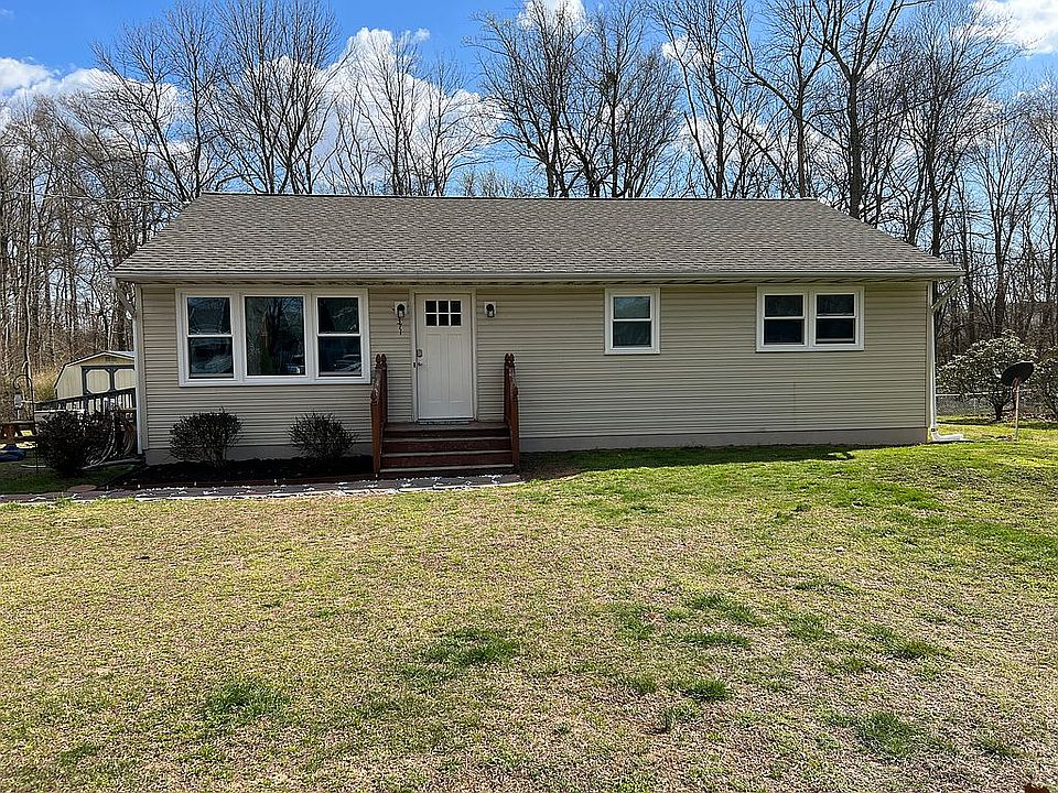 2nd image of 371 E Cherry Dr