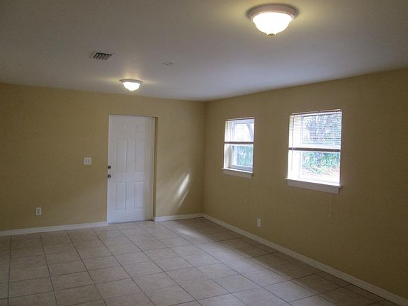 5th image of 2403 W Cypress St