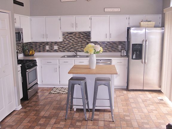 2nd image of 22263 W Niagara Ct