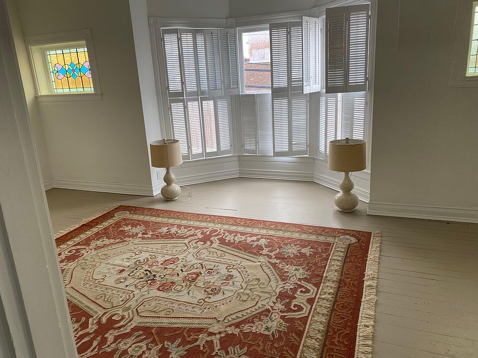 1st image of 10 S Bank St #1