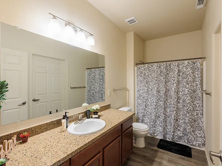 North Peak Apartments — Photo 8