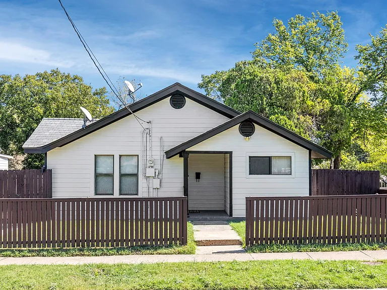 1230 S Montclair Ave — Photo 1