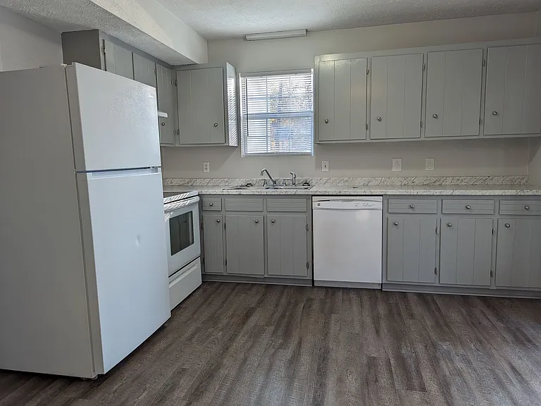 2325 Old Forest Rd — Photo 6