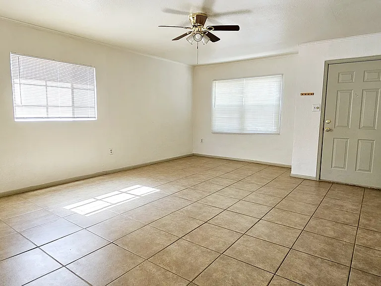 1120 N Miranda St — Photo 14