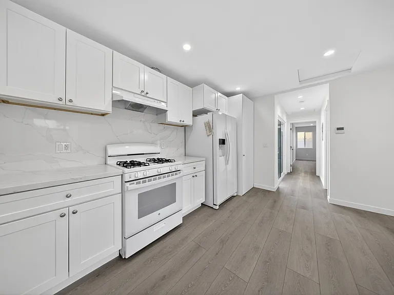 1316 1/2 Carlton Dr — Photo 14