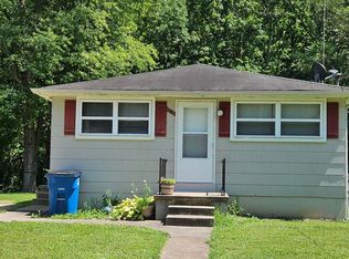 906 Olive St, New Haven, MO 63068