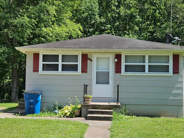 906 Olive St, New Haven, MO 63068