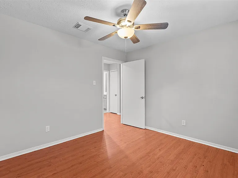 15834 Constitution Ln — Photo 20